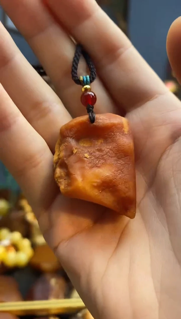 未镶嵌颈饰琥珀吊坠