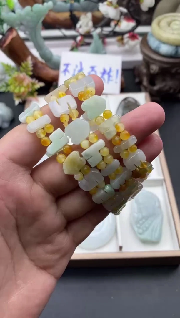 翡翠未镶嵌颈饰天然缅甸A货翡翠随机发一件