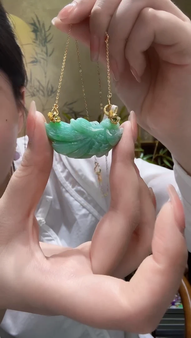 翡翠未镶嵌颈饰吊坠