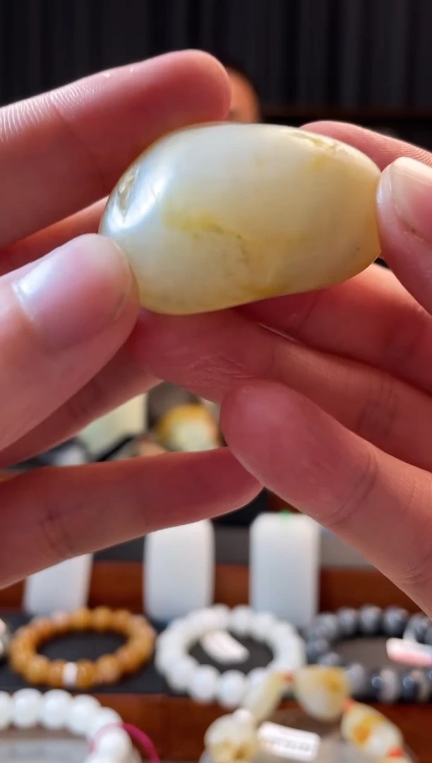 和田玉未镶嵌吊坠(不含链)原石34g