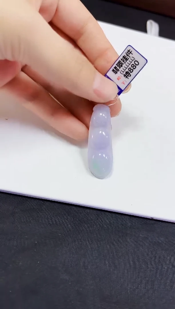翡翠未镶嵌颈饰挂件