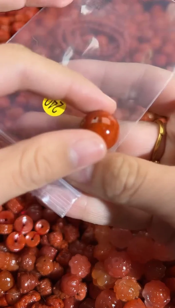 颈饰未镶嵌南红玛瑙1