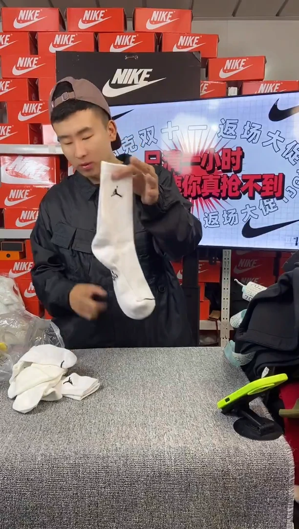 随机发十二双刀口袜 瑕疵直播间过款 颜色、款式随机！！！