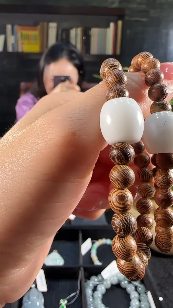 【闪购商品】翡翠手链未镶嵌天然翡翠路路通实木手串