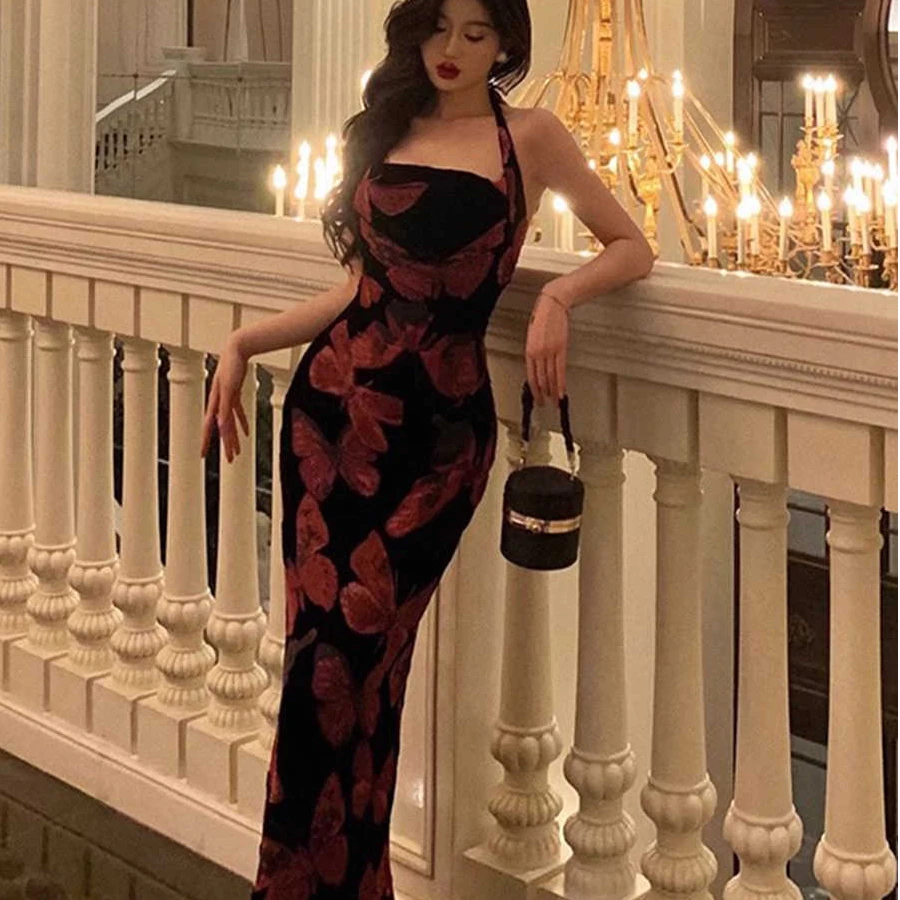 玫红色丝绒蝴蝶印花挂脖连衣裙女新款小众设计复古风气质修身长裙