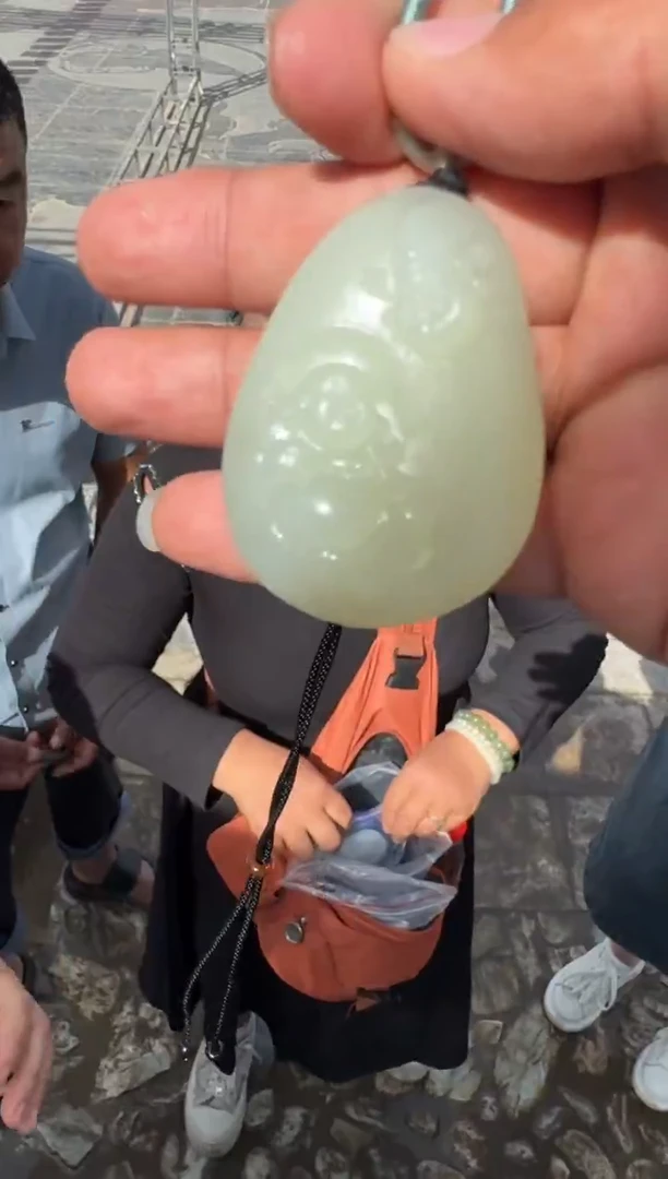未镶嵌和田玉（糖玉）挂件和田玉