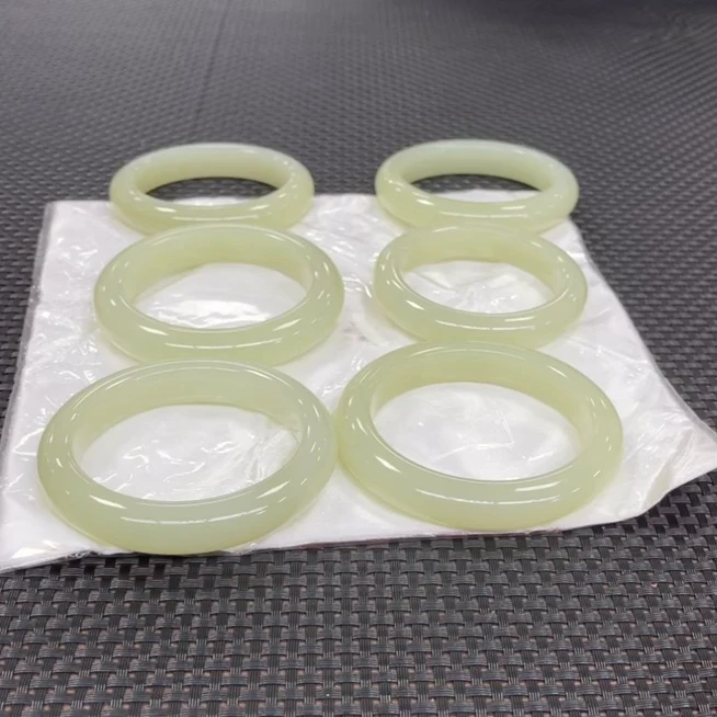 【老郑家】和田玉手镯一支(多样性发1件)