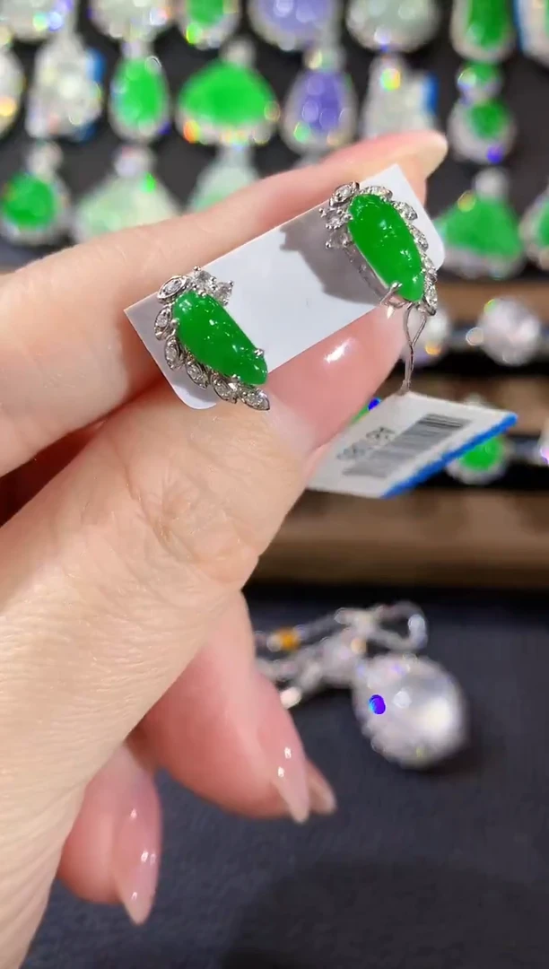 18K金镶嵌翡翠耳饰A58