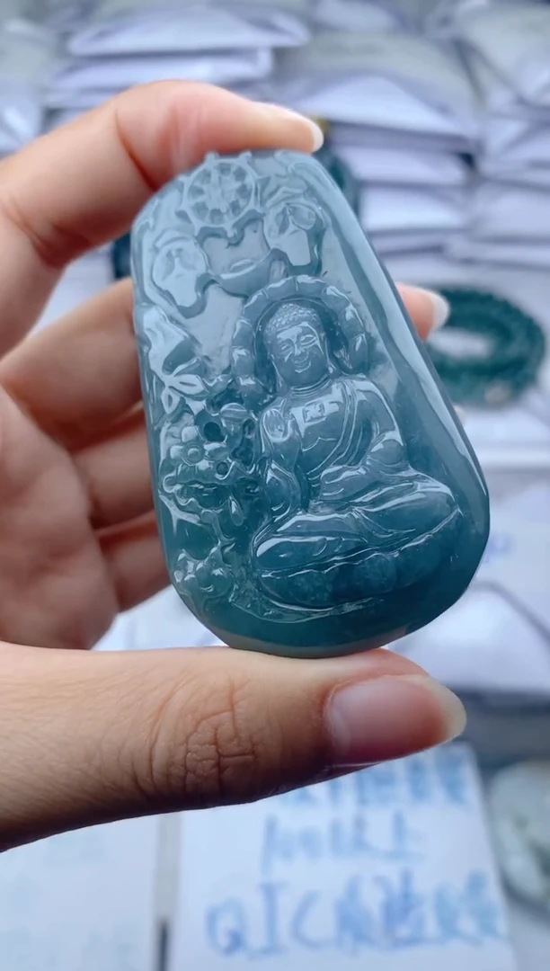 颈饰未镶嵌翡翠