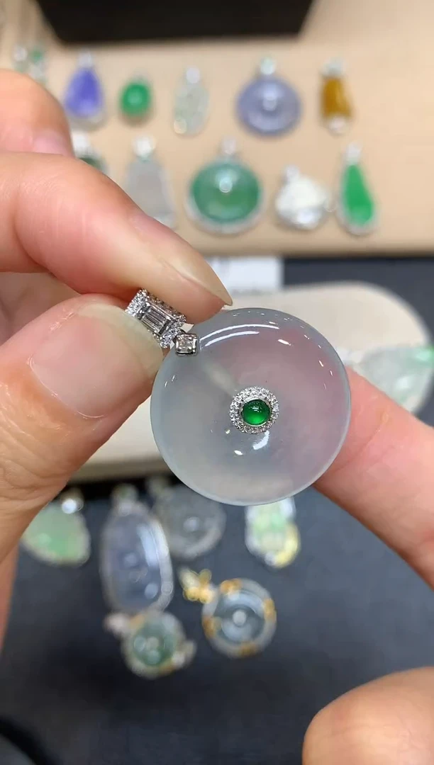 颈饰18K金镶嵌翡翠平安扣【无服务费