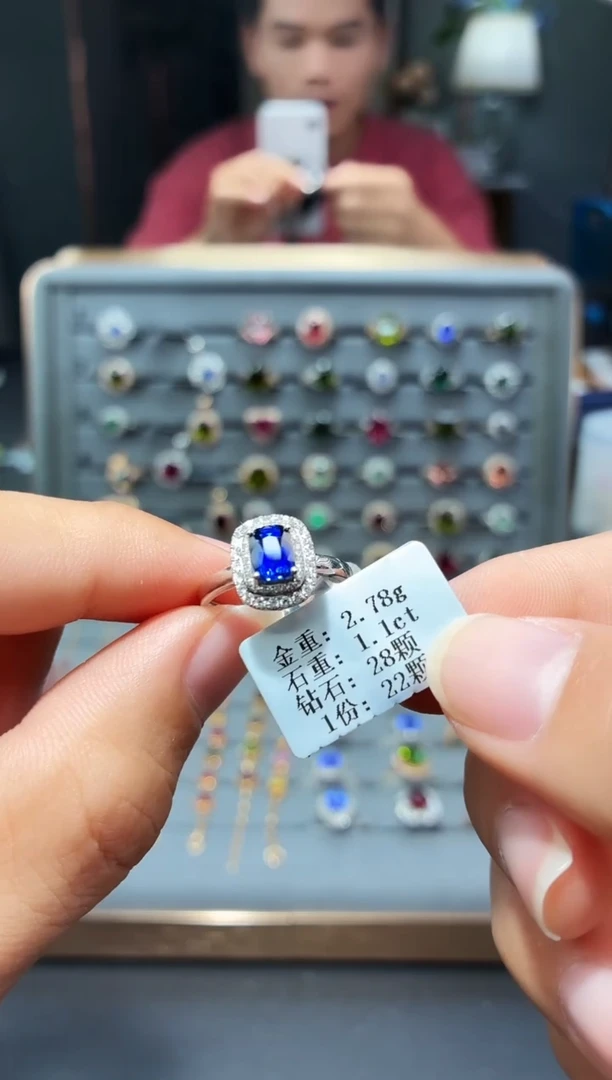 戒指蓝宝石18K金镶嵌1.1..