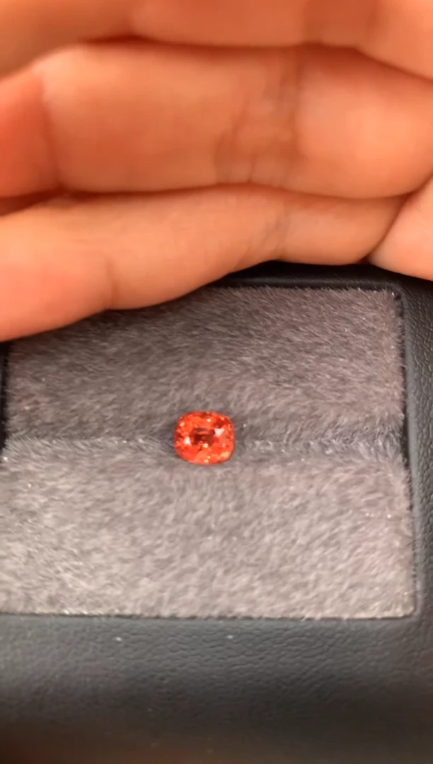 未镶嵌裸石定制尖晶石枕型 橙色调 1.30ct