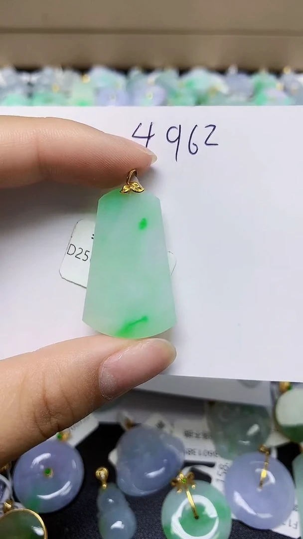 翡翠18K金镶嵌颈饰 天然缅甸翡翠A货