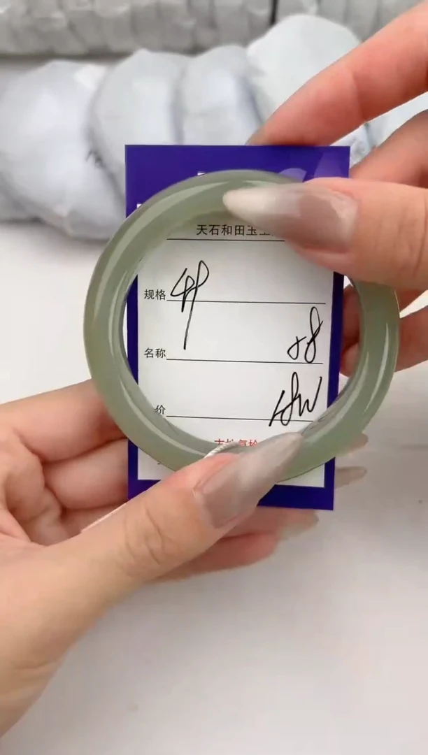 和田玉手镯未镶嵌49颜色微差无瑕疵