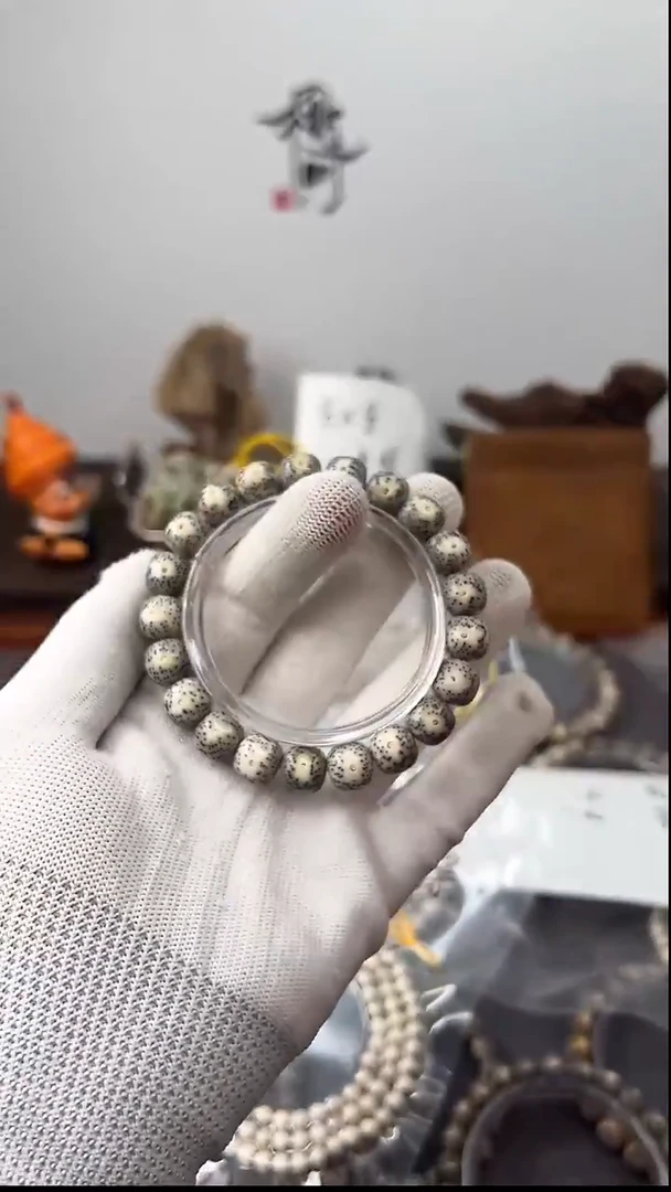 手串星月菩提海南原生态石玉料同枝果绿包白11*10单圈