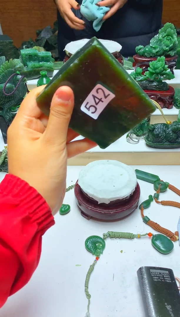 未镶嵌和田玉摆件1