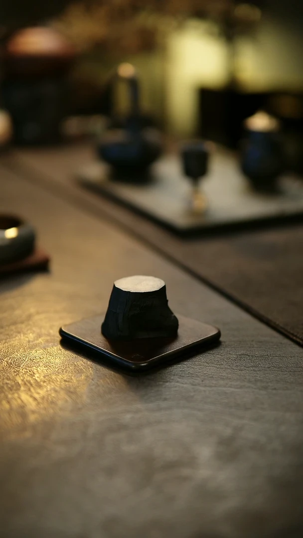 阿眠     瘦马实木大漆盖置