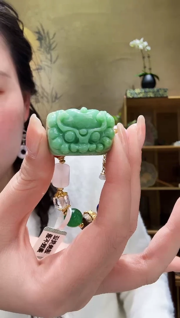 颈饰未镶嵌翡翠手牌
