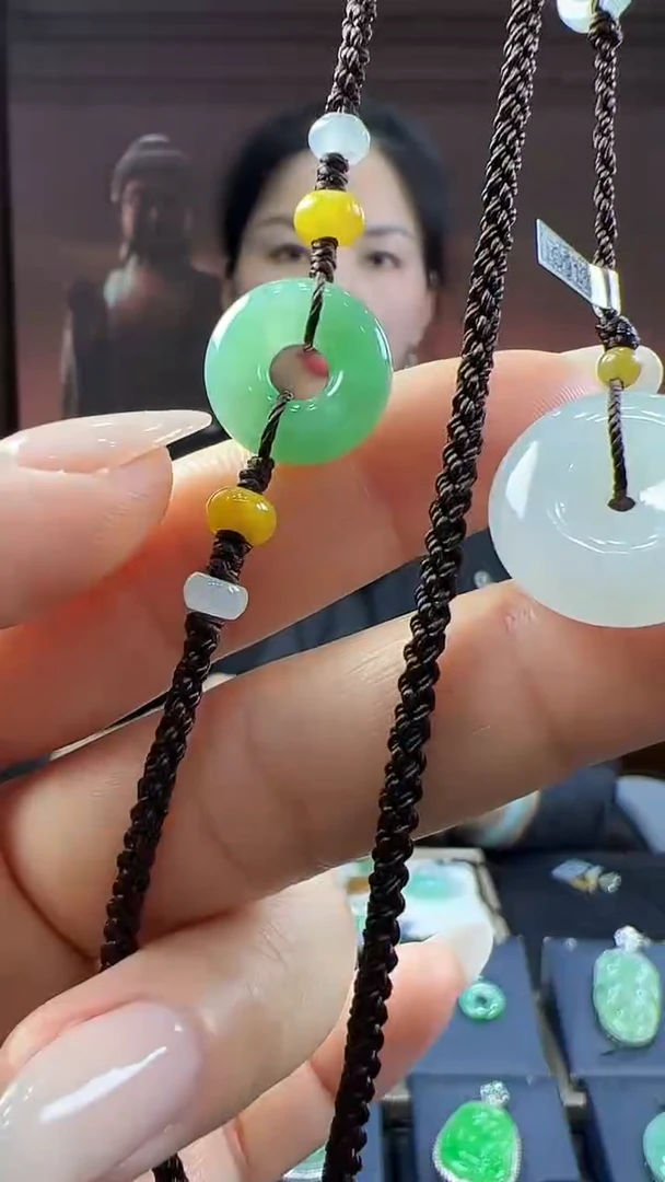 未镶嵌挂件翡翠美背