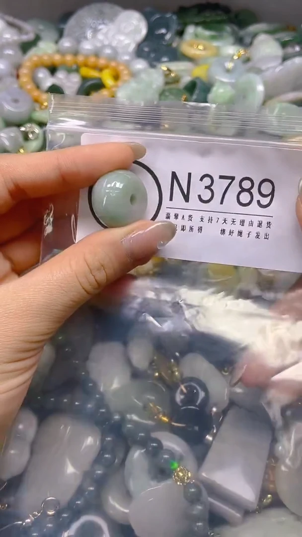 翡翠未镶嵌颈饰/N/翡翠A货,一件也是批发价