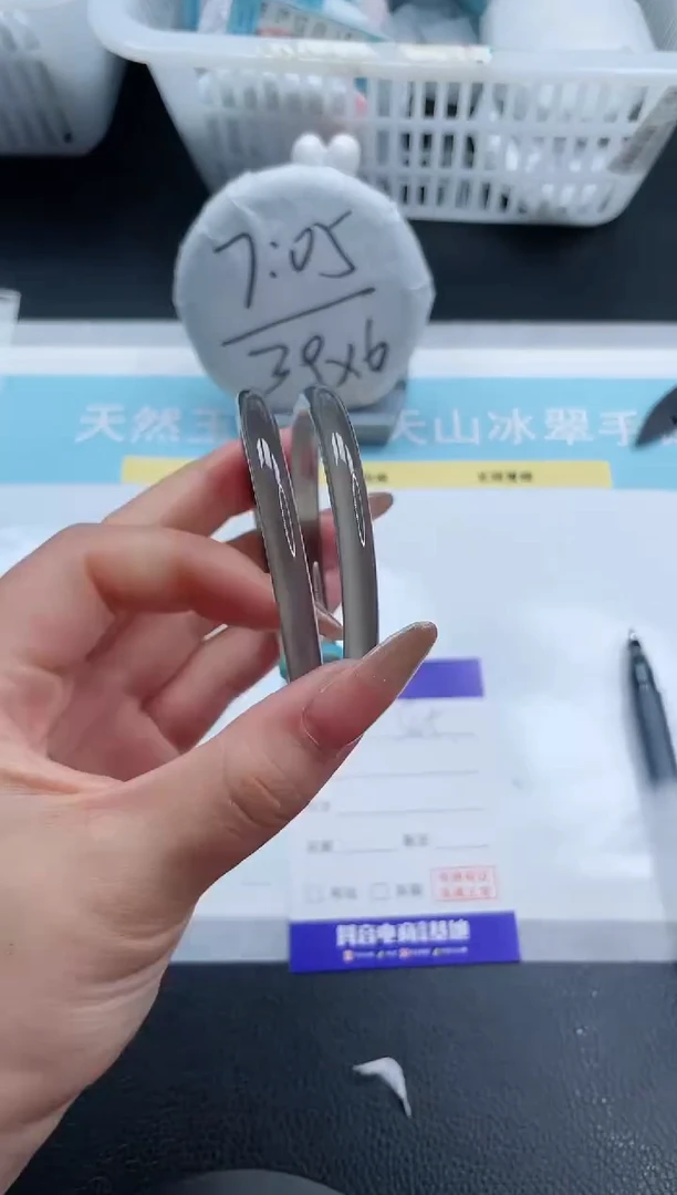 【闪购商品】石英质玉手镯未镶嵌22S45-51