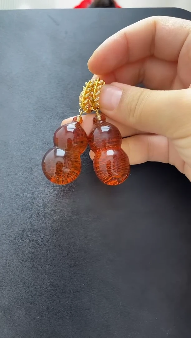 裸石琥珀未镶嵌耳坠