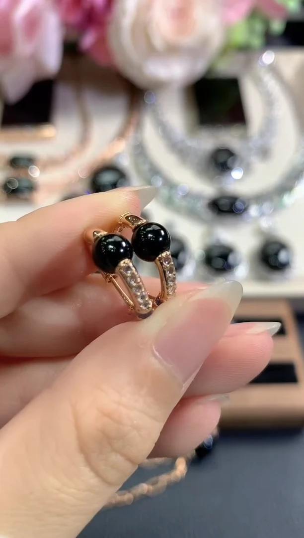 18K金镶嵌戒指翡翠d118  多样性一件发