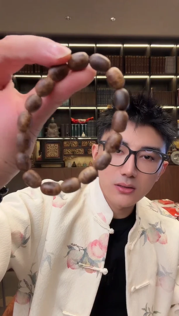 沉香手串宫皇顺绿奇手串18