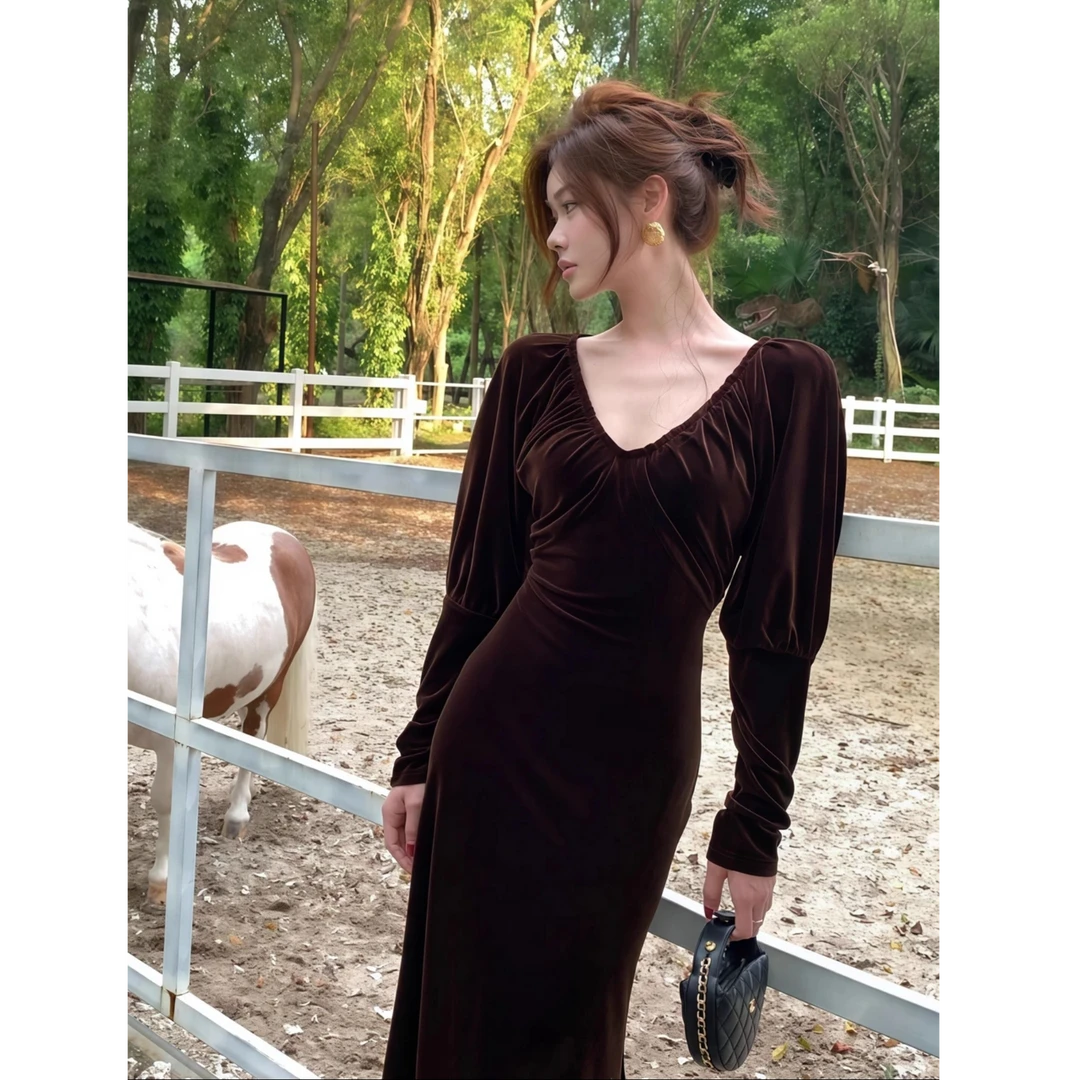 秋季新款法式气质纯欲风深V领长袖丝绒连衣裙女收腰显瘦长裙ins风