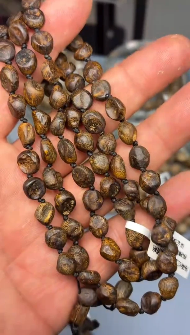 沉香手串 海南红金猊随型长串沉水留疤多样性发其一