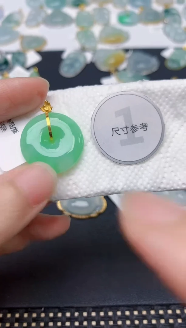 颈饰18K金镶嵌翡翠天然缅甸A货翡翠