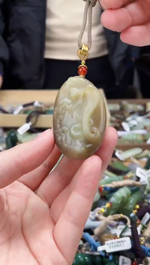 颈饰未镶嵌和田玉1