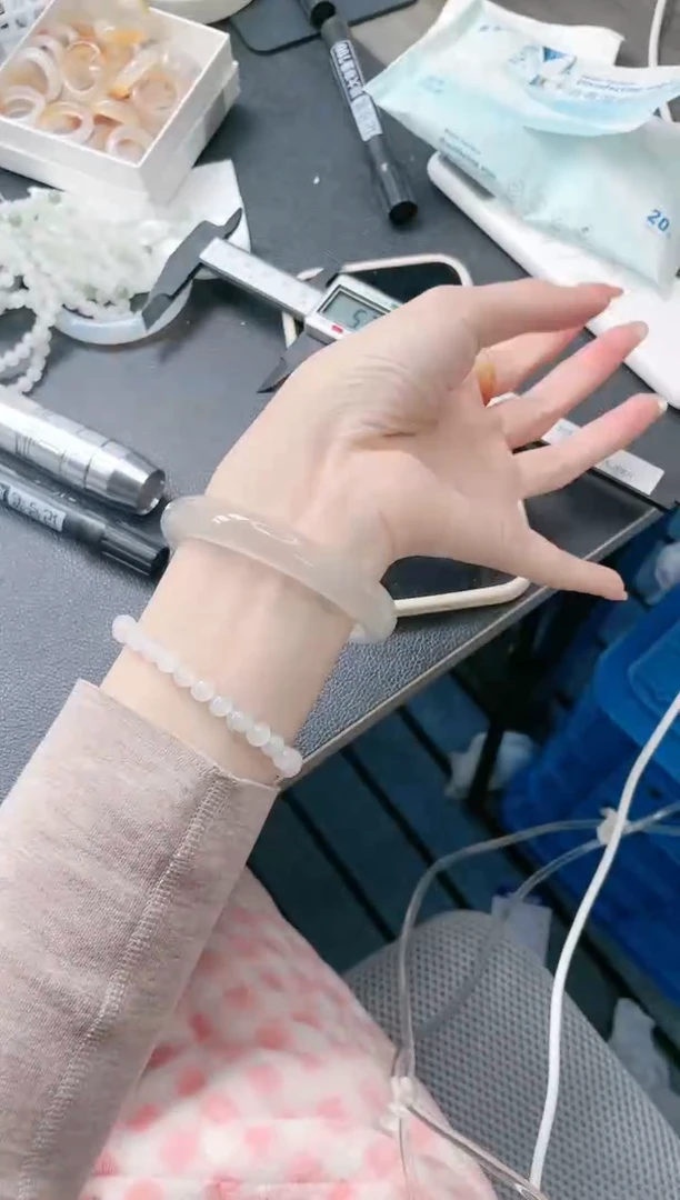 【闪购商品】石英质玉手镯未镶嵌 白月光手镯-56