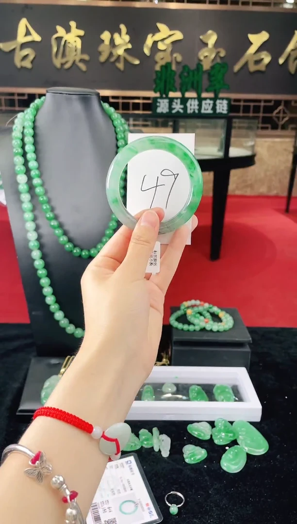 未镶嵌手镯石英质玉（非洲翠）微瑕介意勿拍