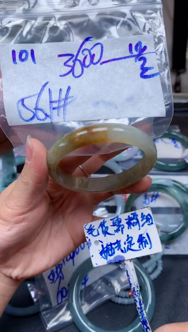 【闪购商品】定制翡翠未镶嵌101毛货需精细抛光手镯多样性拍一发一
