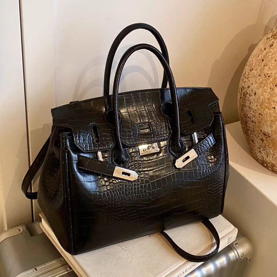 高级感2025新款时尚通勤百搭单肩斜挎大包