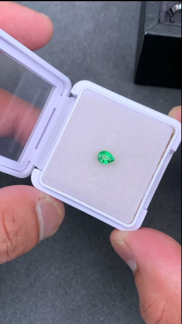 【闪购商品】石榴石（沙弗莱）裸石未镶嵌53分