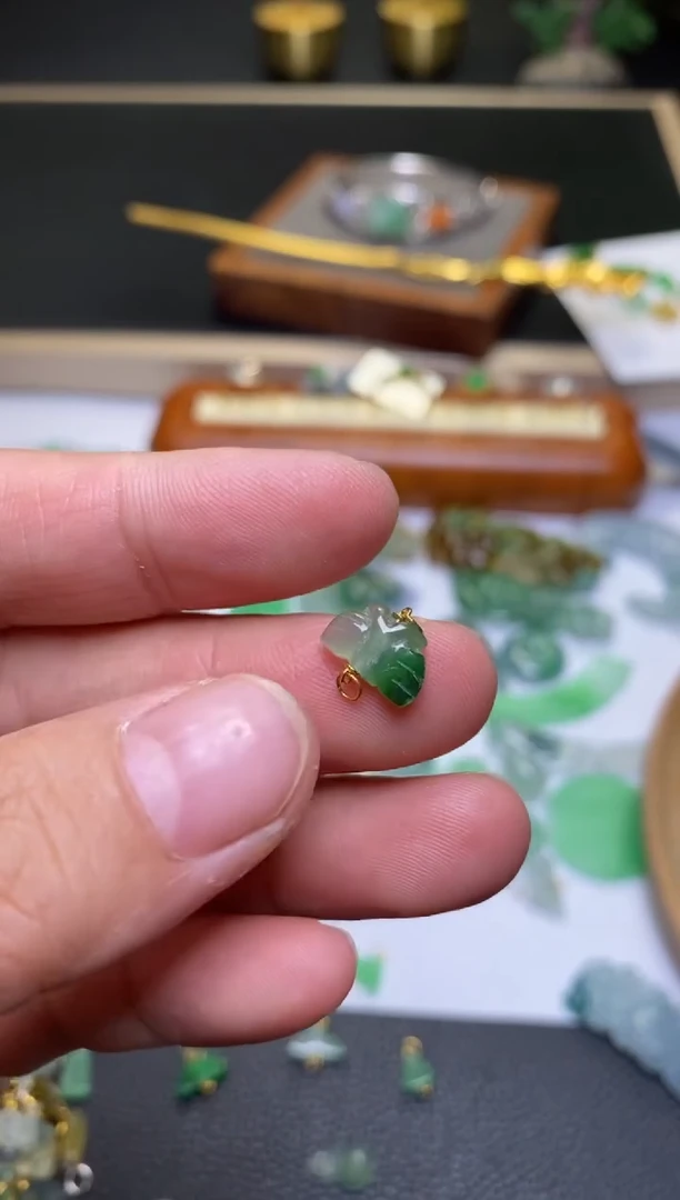 翡翠18K金镶嵌颈饰净货38983