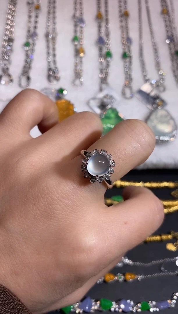 18K金镶嵌戒指翡翠戒指