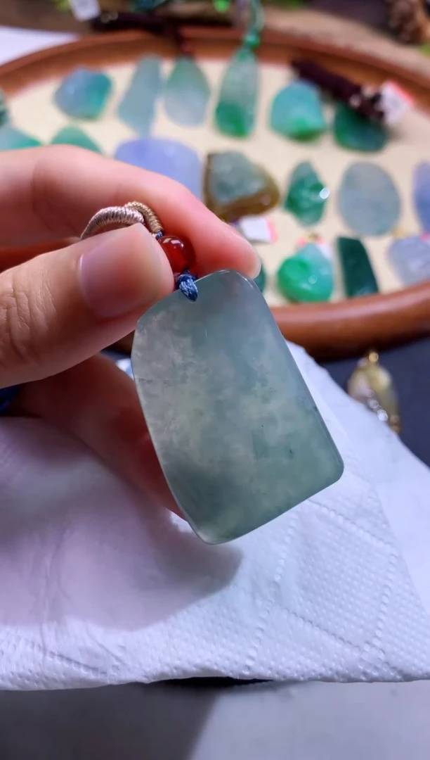 颈饰未镶嵌翡翠