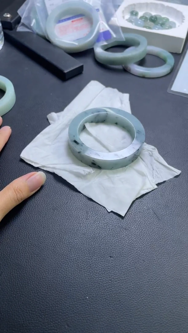未镶嵌手镯定制翡翠檬**驿手镯