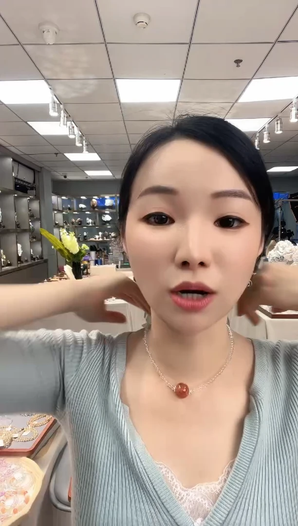 项链未镶嵌水晶天然红胶花搭配白水晶项链