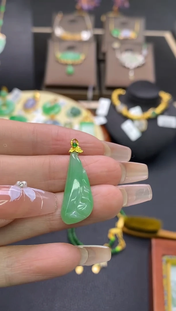 【闪购商品】翡翠颈饰18K金镶嵌净货13135