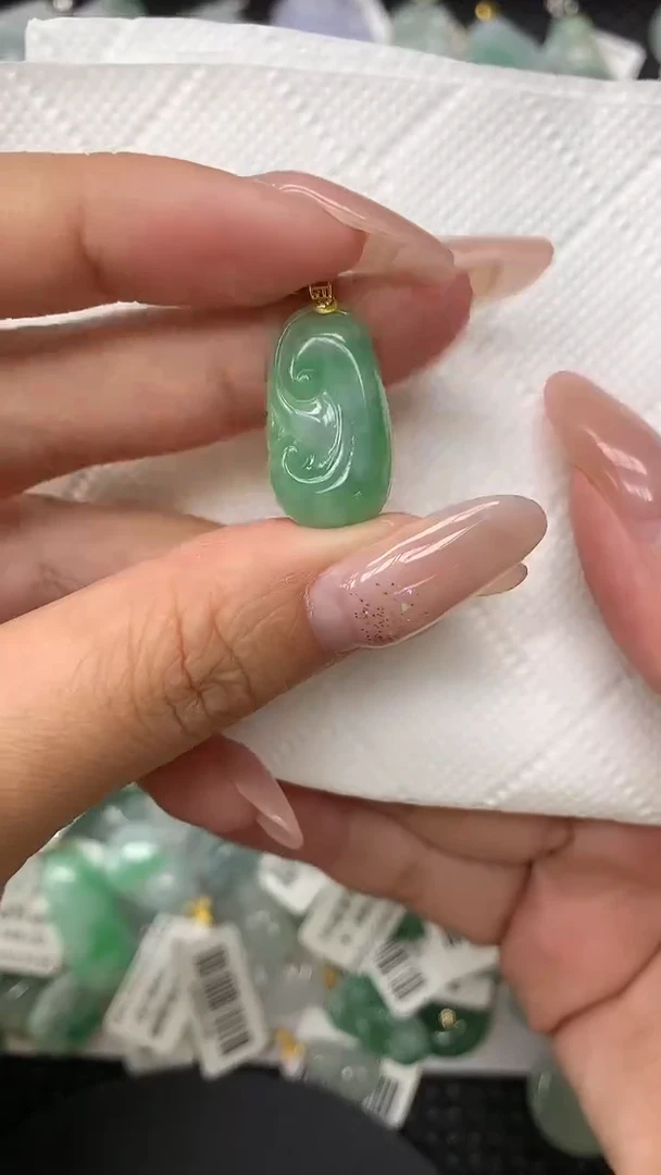 颈饰18K金镶嵌翡翠1111111111