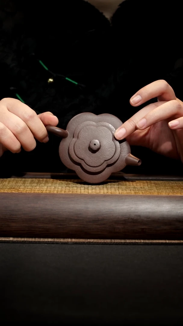 【闪购商品】紫砂茶壶隐龙梅花 紫泥 135cc