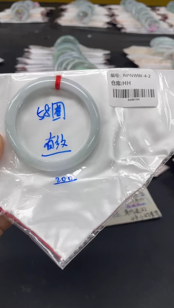 未镶嵌手镯翡翠不****?翡翠手镯