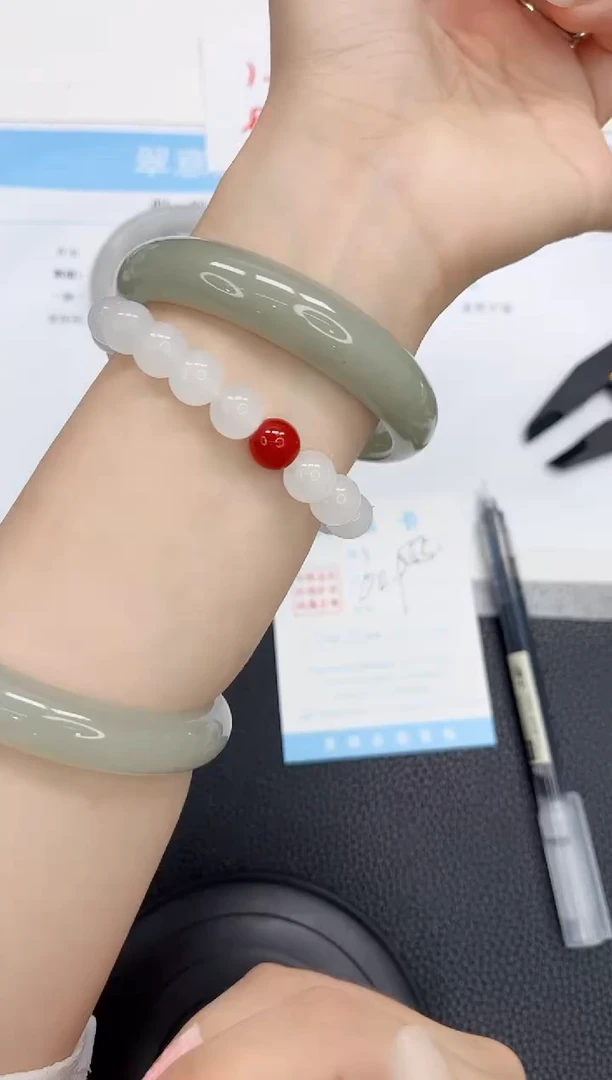 石英质玉手镯未镶嵌55-60.9