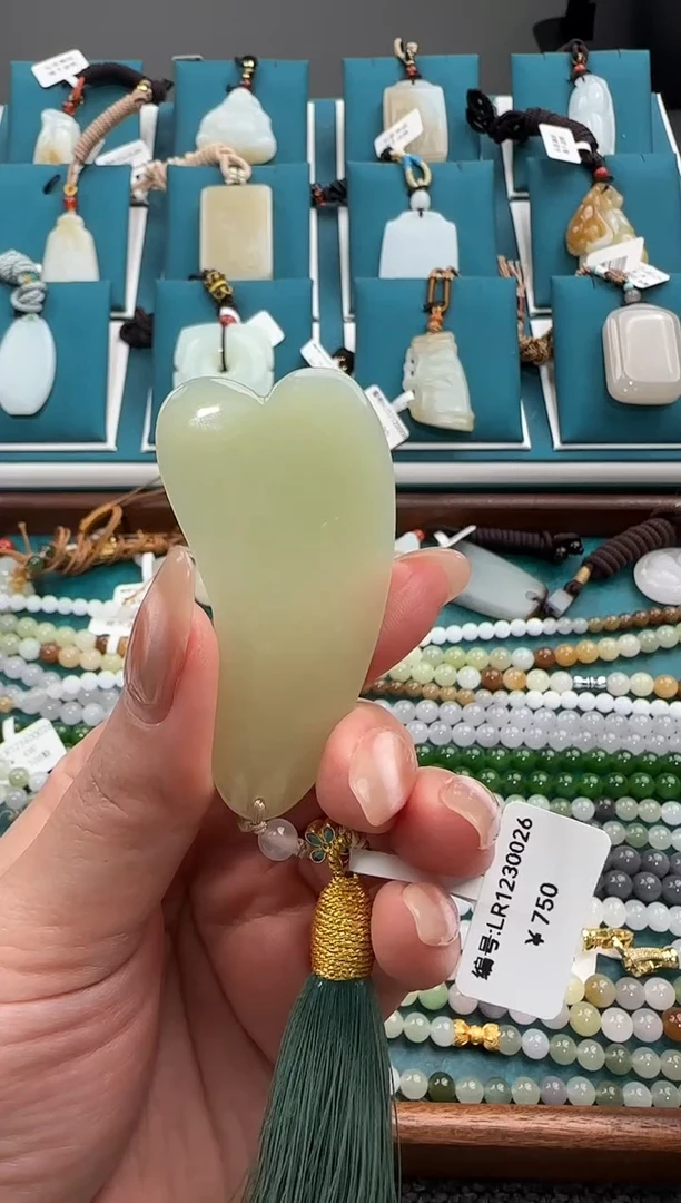 颈饰未镶嵌和田玉LR