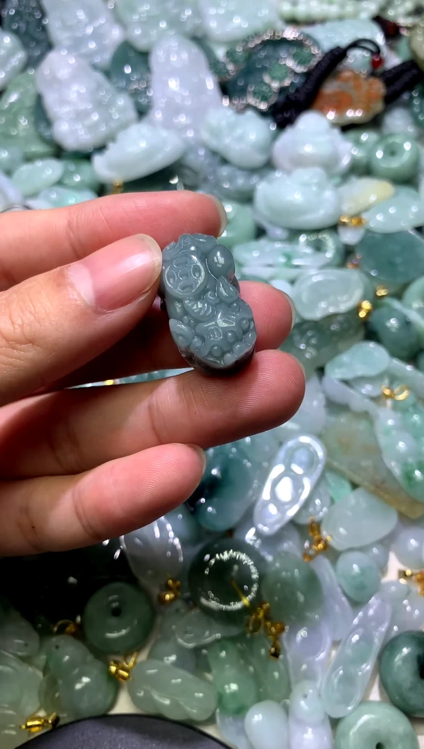 颈饰未镶嵌翡翠1