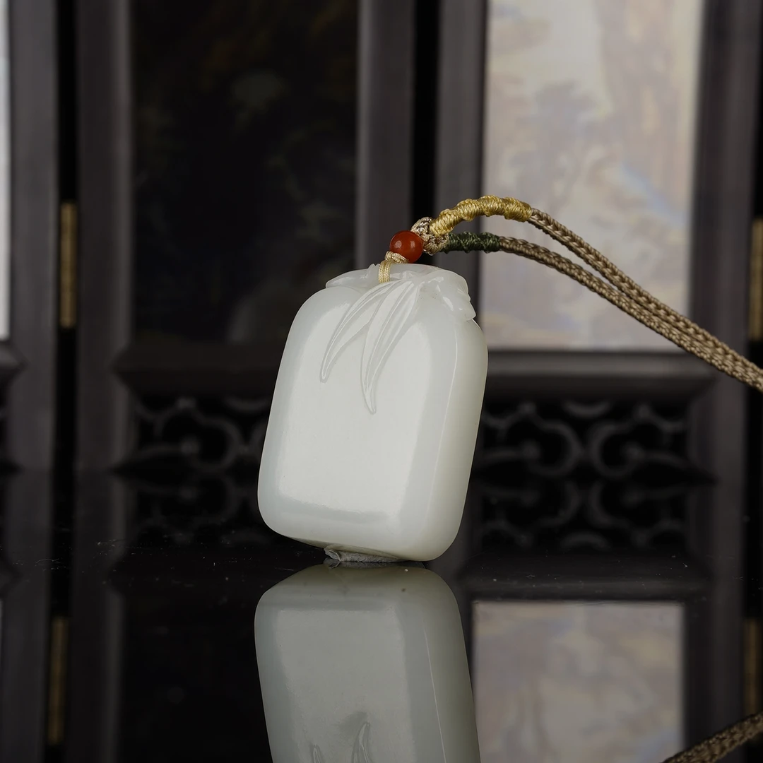 XT11202二十世纪和田玉竹节牌